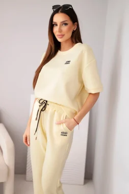 Compleu galben pai din vascoza cu top cu maneca scurta si pantaloni cu snur