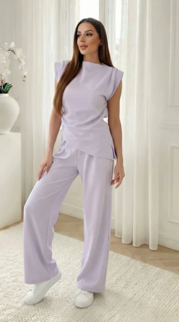 compleu-lila-elegant-cu-pantaloni-evazati-si-bluza-drapata