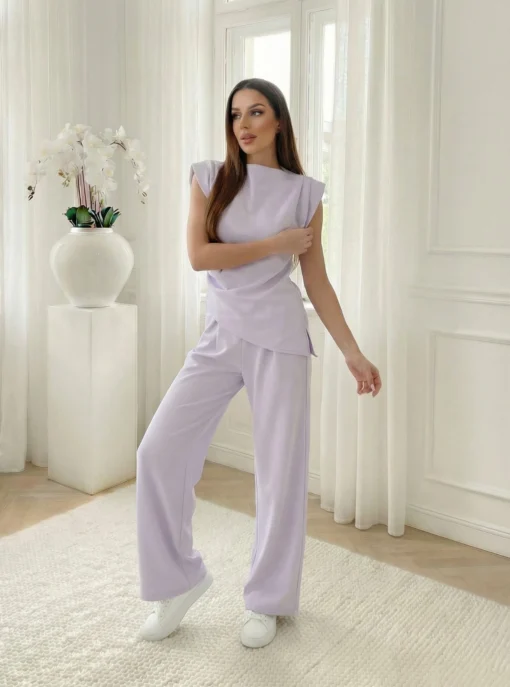 compleu-lila-elegant-cu-pantaloni-evazati-si-bluza-drapata
