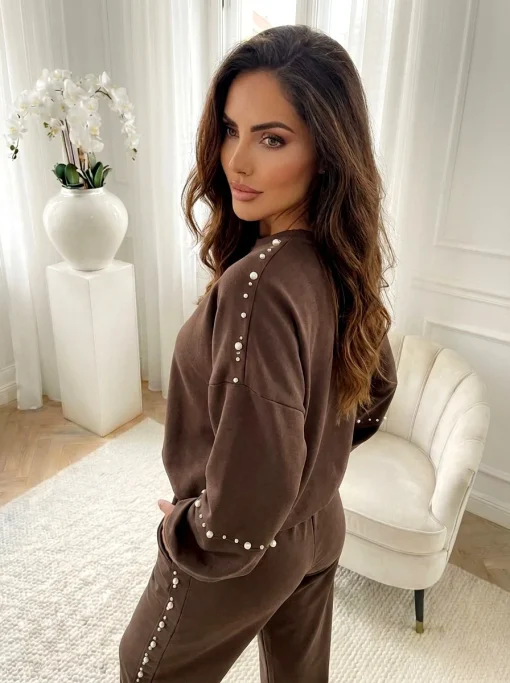 compleu-maro-inchis-oversize-cu-perle