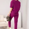 compleu-mov-din-vascoza-cu-top-cu-maneca-scurta-si-pantaloni-cu-snur