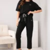 compleu-negru-din-vascoza-cu-top-cu-maneca-scurta-si-pantaloni-cu-snur