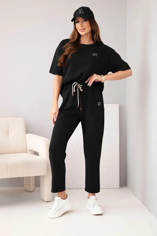 compleu-negru-din-vascoza-cu-top-cu-maneca-scurta-si-pantaloni-cu-snur