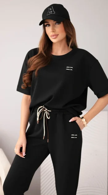 compleu-negru-din-vascoza-cu-top-cu-maneca-scurta-si-pantaloni-cu-snur