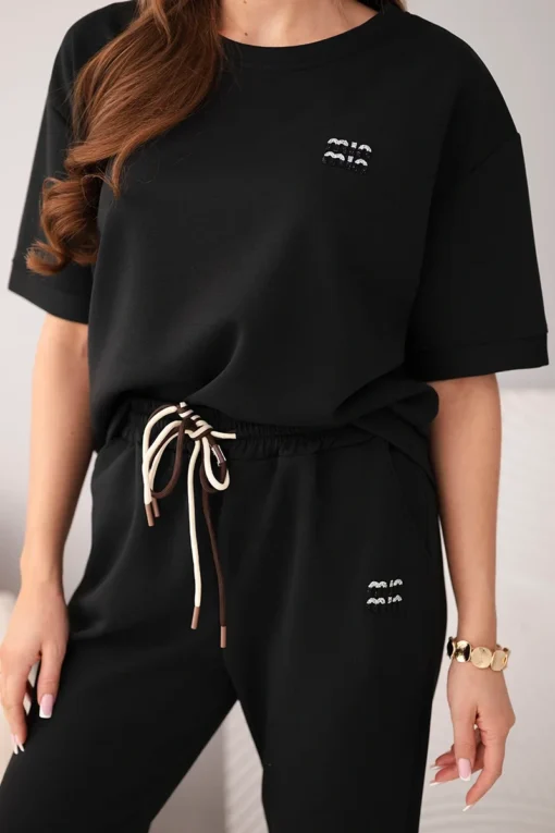 compleu-negru-din-vascoza-cu-top-cu-maneca-scurta-si-pantaloni-cu-snur