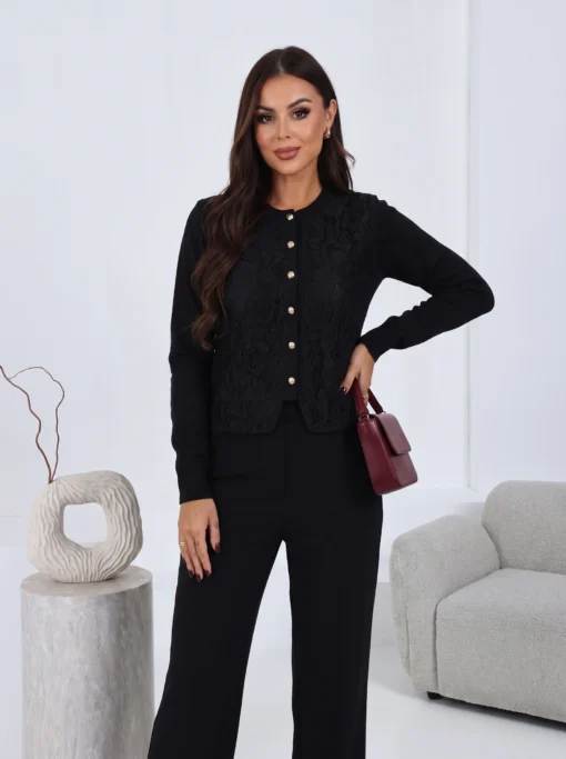 compleu-negru-elegant-cu-dantela-si-nasturi-metalici