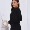 compleu-negru-elegant-cu-dantela-si-nasturi-metalici