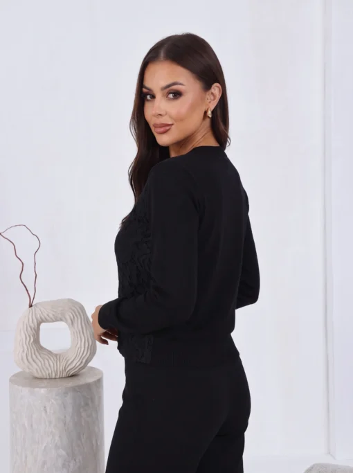 compleu-negru-elegant-cu-dantela-si-nasturi-metalici