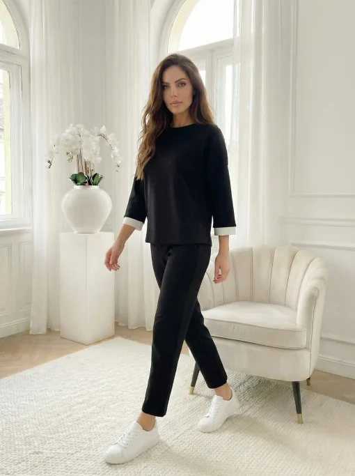 compleu-negru-format-din-bluza-cu-mansete-contrastante-si-pantaloni