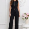 compleu-negru-format-din-vesta-eleganta-cu-nasturi-aurii-si-pantaloni-drepti