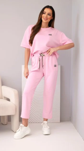 compleu-roz-din-vascoza-cu-top-cu-maneca-scurta-si-pantaloni-cu-snur