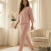 compleu-roz-pal-format-din-bluza-cu-mansete-contrastante-si-pantaloni