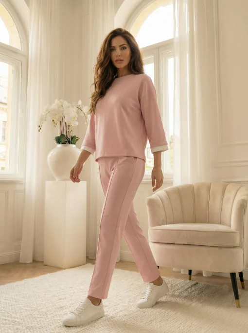 compleu-roz-pal-format-din-bluza-cu-mansete-contrastante-si-pantaloni