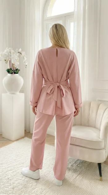 compleu-roz-pudra-elegant-cu-bluza-cambrata-si-funda-la-spate