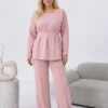 compleu-roz-pudra-elegant-cu-bluza-cambrata-si-funda-la-spate