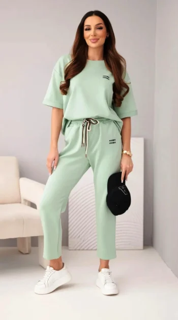 compleu-verde-din-vascoza-cu-top-cu-maneca-scurta-si-pantaloni-cu-snur
