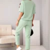 compleu-verde-din-vascoza-cu-top-cu-maneca-scurta-si-pantaloni-cu-snur