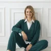 compleu-verde-elegant-cu-pantaloni-evazati-si-bluza-cu-guler-si-baza-tip-camasa