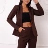 compleul-maro-elegant-cu-sacou-cambrat-si-pantaloni-conici