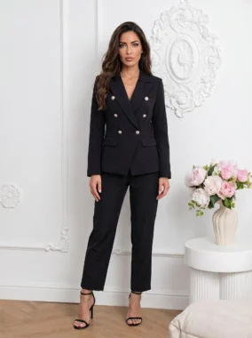 Costum elegant negru din doua piese cu sacou la doua randuri de nasturi