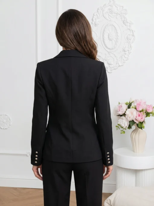 costum-elegant-negru-din-doua-piese-cu-sacou-la-doua-randuri-de-nasturi