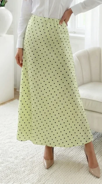 fusta-lunga-galbena-cu-buline-si-aspect-satinat