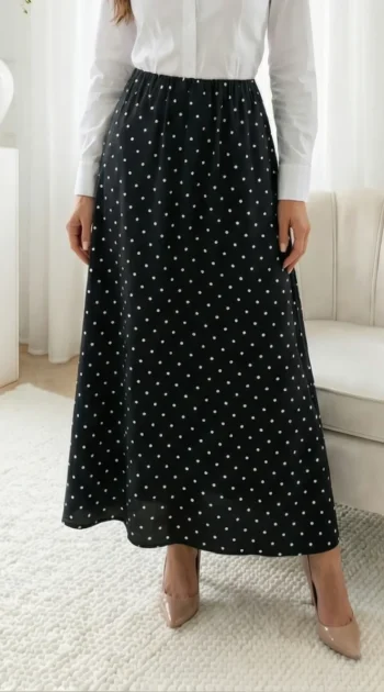 fusta-lunga-neagra-cu-buline-si-aspect-satinat