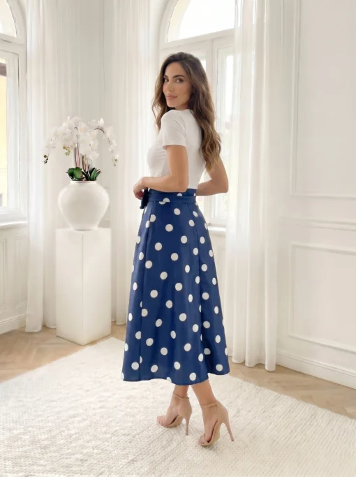 fusta-midi-bleumarin-cu-buline-albe-si-funda-in-talie