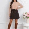 fusta-scurta-eleganta-cu-pliuri-si-nasturi-aurii