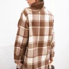 jacheta-dama-maro-cu-carouri-oversized