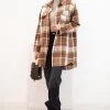 jacheta-dama-maro-cu-carouri-oversized