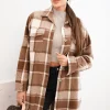 jacheta-dama-maro-cu-carouri-oversized