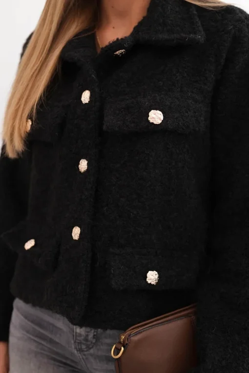 jacheta-neagra-pufoasa-cu-buzunare-aplicate-si-nasturi-decorativi