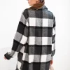 jacheta-oversized-in-carouri-alb-negru