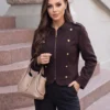 jacheta-scurta-eleganta-din-stofa-texturata-cu-nasturi-aurii-si-fermoar