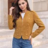 jacheta-scurta-eleganta-din-stofa-texturata-cu-nasturi-aurii-si-fermoar