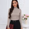 maleta-eleganta-din-tricot-fin-cu-guler-inalt