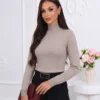 maleta-eleganta-din-tricot-fin-cu-guler-inalt
