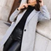 palton-elegant-din-material-dens-cu-rever-crestat-si-inchidere-cu-nasture