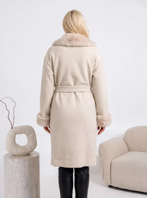 palton-elegant-din-tricot-pufos-cu-guler-si-mansete-din-blana