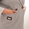 palton-gri-elegant-cu-guler-buzunare-si-inchidere-cu-nasturi