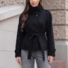 palton-scurt-elegant-din-stofa-fina-cu-guler-inalt-si-cordon-in-talie