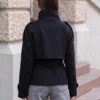 palton-scurt-elegant-din-stofa-fina-cu-guler-inalt-si-cordon-in-talie