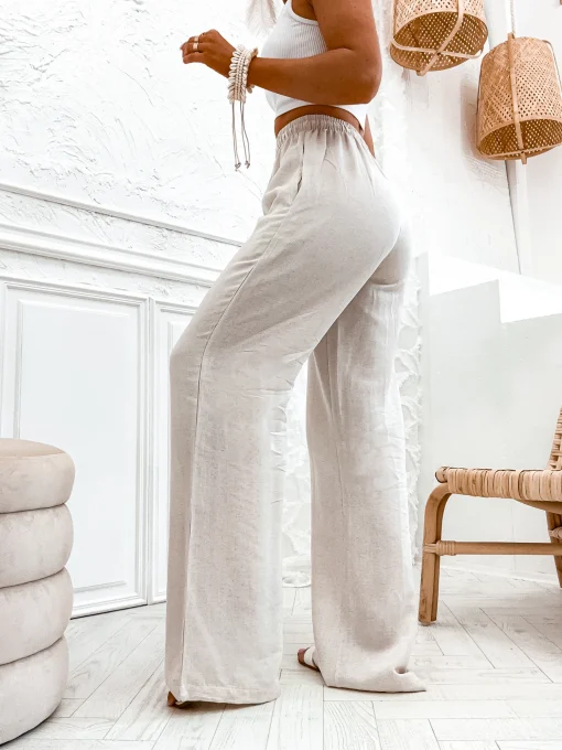 pantaloni-bej-cu-croi-lejer-si-snur-in-talie