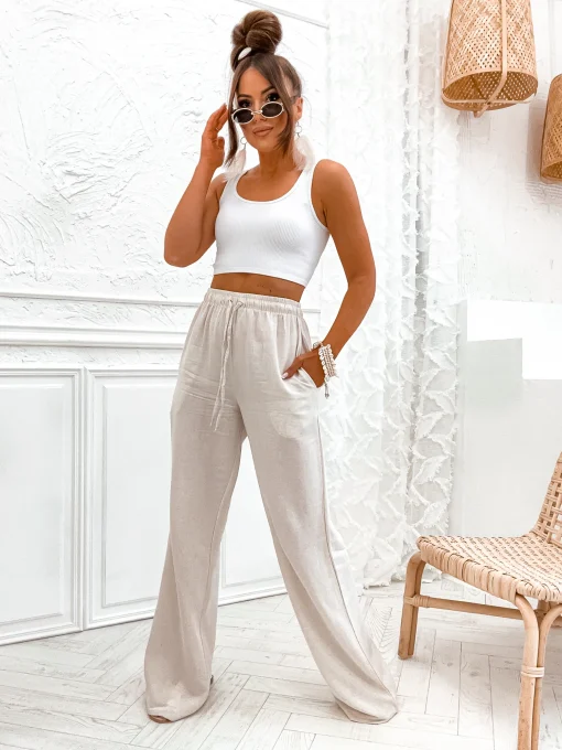 pantaloni-bej-cu-croi-lejer-si-snur-in-talie