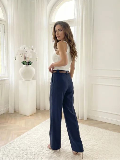 pantaloni-bleumarin-cu-curea-si-croiala-dreapta