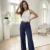pantaloni-bleumarin-cu-curea-si-croiala-dreapta