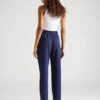 pantaloni-bleumarin-cu-talie-inalta-incretita-si-pliuri