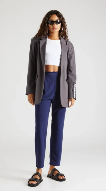 pantaloni-bleumarin-cu-talie-inalta-incretita-si-pliuri
