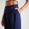 pantaloni-bleumarin-cu-talie-inalta-incretita-si-pliuri